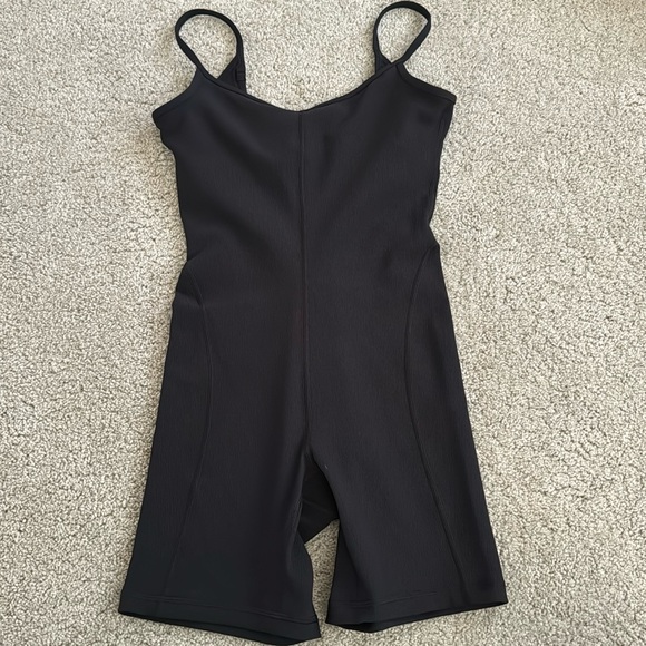 LULULEMON Black Ribbed Contoured Yoga Unitard 6" Bodysuit One Piece Romper 4 - Picture 4 of 9